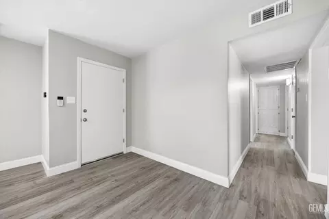 Entry Way - 101 Irene St, Taft, CA 93268 photo 1 of 3