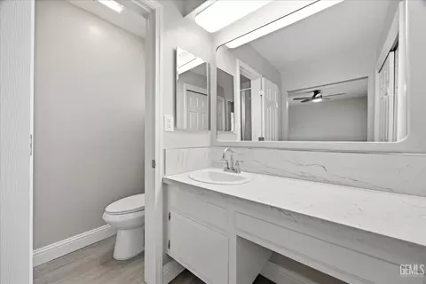 Bath - 101 Irene St, Taft, CA 93268 photo 2 of 4
