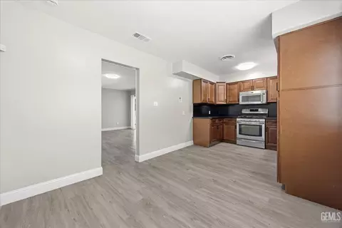 Entry Way - 101 Irene St, Taft, CA 93268 photo 2 of 3