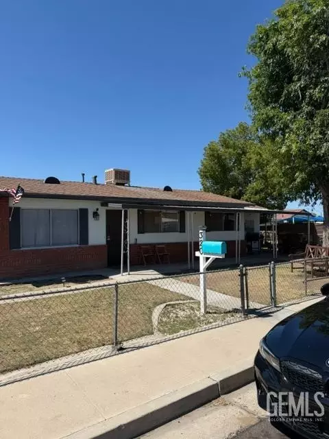 320 9th Ave, Delano, CA 93215