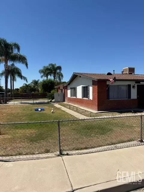 Exterior - 320 9th Ave, Delano, CA 93215 photo 3 of 5