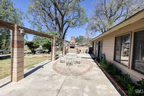 Exterior - 28220 Black Gold Way, Tehachapi, CA 93561 photo 4 of 7