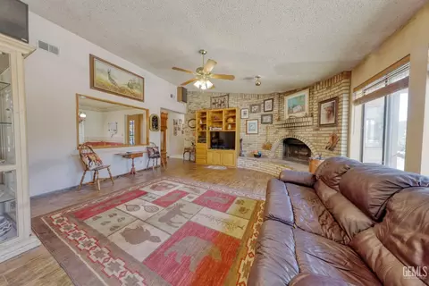 Living - 28220 Black Gold Way, Tehachapi, CA 93561 photo 1 of 2