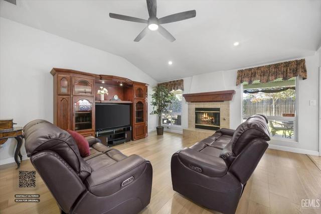 5813 Ragusa Ln, Bakersfield, CA 93308