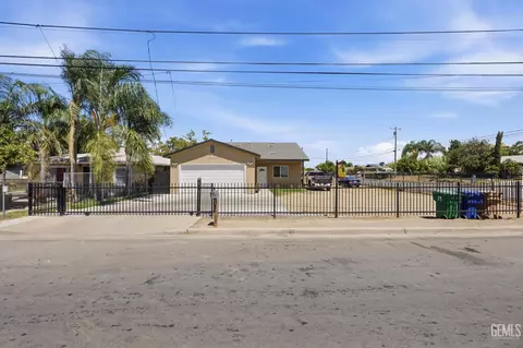 2120 S M St, Bakersfield, CA 93304
