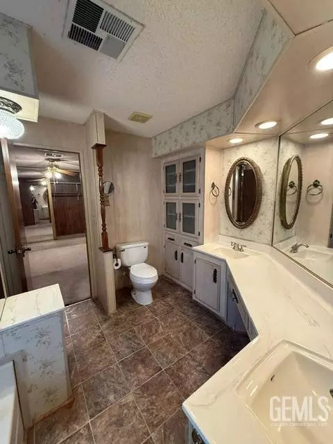 Bath - 505 45th St, Bakersfield, CA 93301 photo 3 of 4