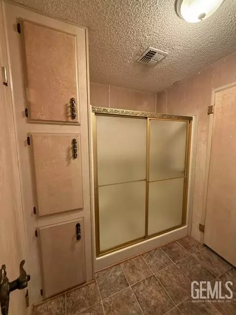 Bath - 505 45th St, Bakersfield, CA 93301 photo 2 of 4