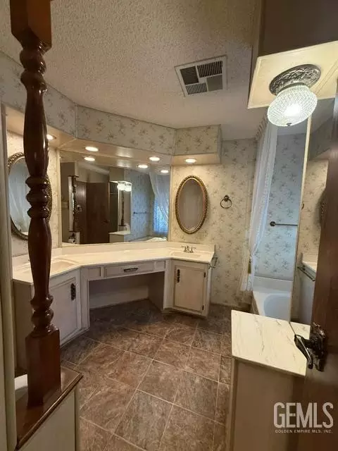 Bath - 505 45th St, Bakersfield, CA 93301 photo 4 of 4