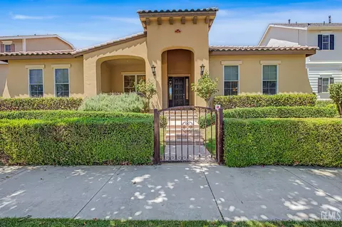 2907 Oakley St, Bakersfield, CA 93311