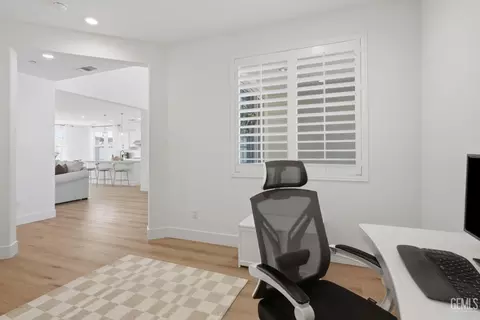 Entry Way - 2023 Risborough Ct, Bakersfield, CA 93311 photo 5 of 6