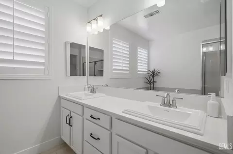 Bath - 2023 Risborough Ct, Bakersfield, CA 93311 photo 2 of 3