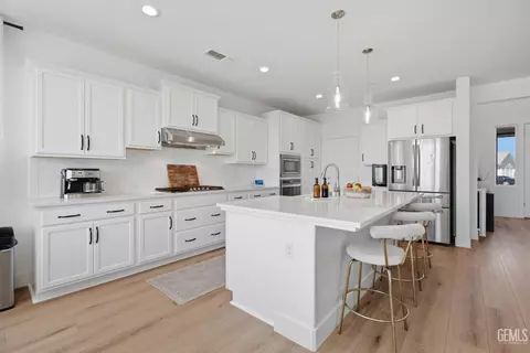 Kitchen - 2023 Risborough Ct, Bakersfield, CA 93311 photo 3 of 6