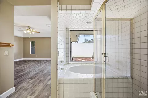 Bath - 5306 Deville Ct, Bakersfield, CA 93308 photo 2 of 7