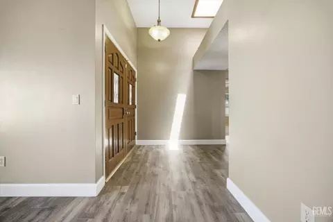 Entry Way - 5306 Deville Ct, Bakersfield, CA 93308 photo 3 of 7