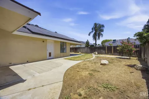 Exterior - 5306 Deville Ct, Bakersfield, CA 93308 photo 5 of 12