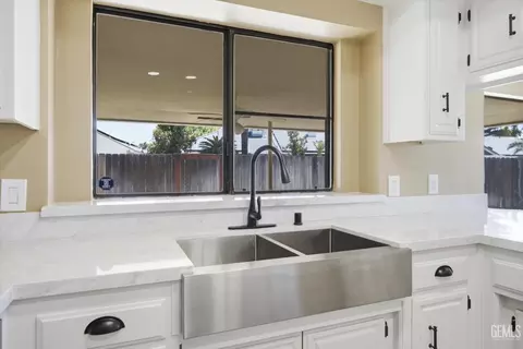 Kitchen - 5306 Deville Ct, Bakersfield, CA 93308 photo 5 of 6
