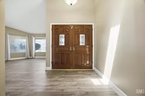 Entry Way - 5306 Deville Ct, Bakersfield, CA 93308 photo 2 of 7