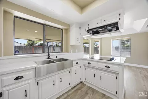 Kitchen - 5306 Deville Ct, Bakersfield, CA 93308 photo 2 of 6