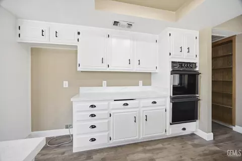 Kitchen - 5306 Deville Ct, Bakersfield, CA 93308 photo 3 of 6