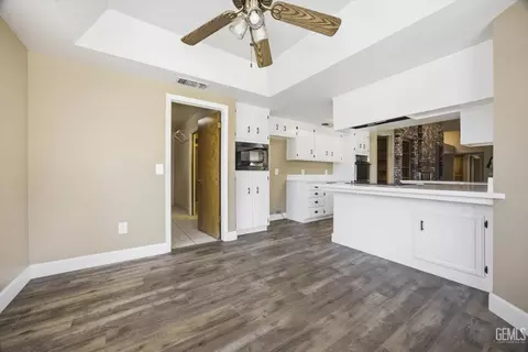 Entry Way - 5306 Deville Ct, Bakersfield, CA 93308 photo 4 of 7