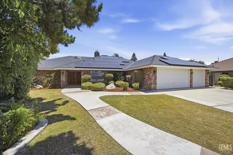 Exterior - 5306 Deville Ct, Bakersfield, CA 93308 photo 4 of 12