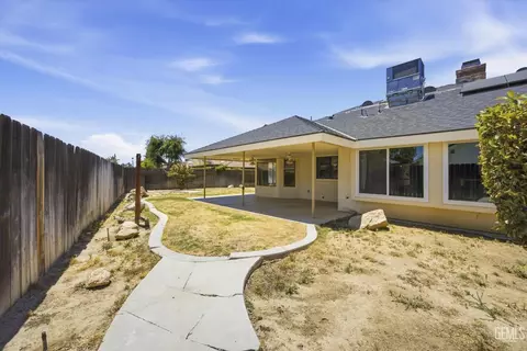 Exterior - 5306 Deville Ct, Bakersfield, CA 93308 photo 7 of 12