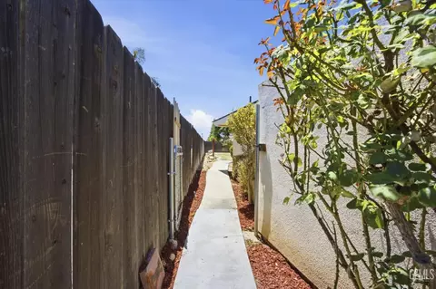 Entry Way - 5306 Deville Ct, Bakersfield, CA 93308 photo 7 of 7