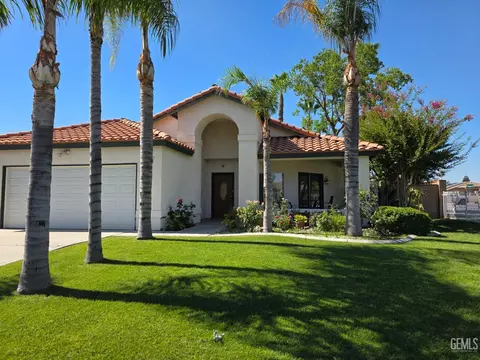 5617 Summer Cypress Dr, Bakersfield, CA 93313