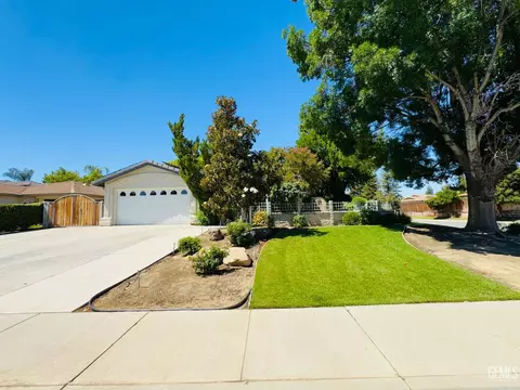 10302 Iroquois Ln, Bakersfield, CA 93312