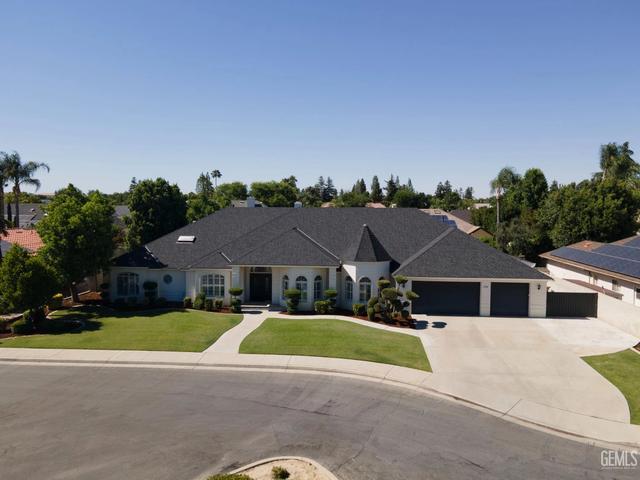 9100 Saint Cloud Ln, Bakersfield, CA 93311