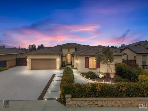 9106 Del Palma Dr, Bakersfield, CA 93314