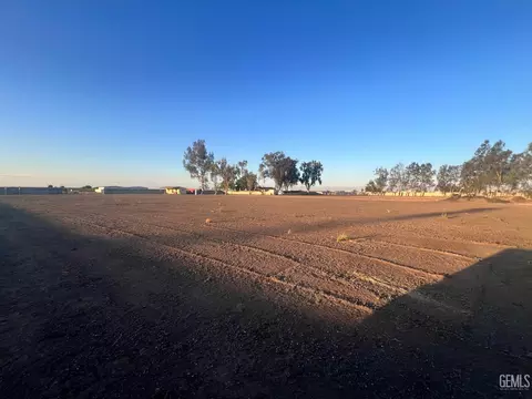 22213 Snow Rd, Bakersfield, CA 93314