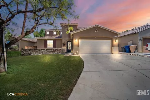 9510 Poseidon St, Bakersfield, CA 93306