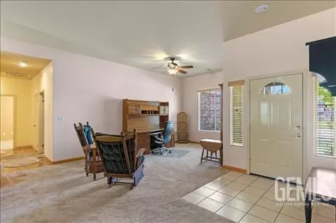 Entry Way - 1300 Scarlet Oak Dr, Tehachapi, CA 93561 photo 2 of 3