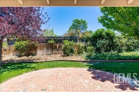 Exterior - 1300 Scarlet Oak Dr, Tehachapi, CA 93561 photo 8 of 11