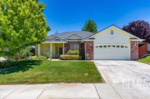 1300 Scarlet Oak Dr, Tehachapi, CA 93561