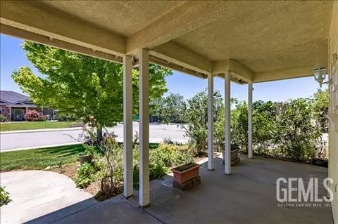 Exterior - 1300 Scarlet Oak Dr, Tehachapi, CA 93561 photo 3 of 11
