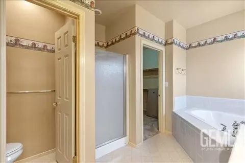 Bath - 1300 Scarlet Oak Dr, Tehachapi, CA 93561 photo 3 of 4