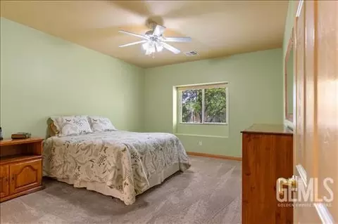 Bedroom - 1300 Scarlet Oak Dr, Tehachapi, CA 93561 photo 3 of 4
