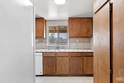 Kitchen - 302 W C St, Tehachapi, CA 93561 photo 1 of 3