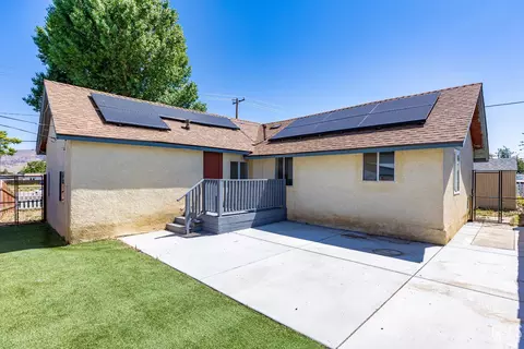 Exterior - 302 W C St, Tehachapi, CA 93561 photo 6 of 12
