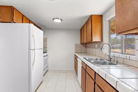 Kitchen - 302 W C St, Tehachapi, CA 93561 photo 2 of 3