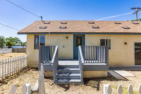 Exterior - 302 W C St, Tehachapi, CA 93561 photo 2 of 12