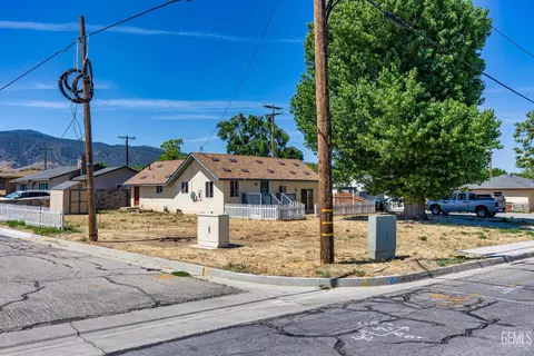 Exterior - 302 W C St, Tehachapi, CA 93561 photo 12 of 12