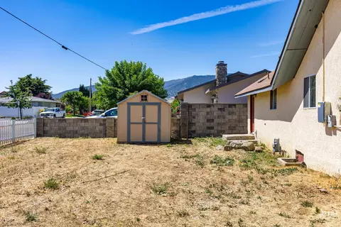 Exterior - 302 W C St, Tehachapi, CA 93561 photo 8 of 12
