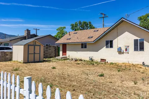 Exterior - 302 W C St, Tehachapi, CA 93561 photo 9 of 12