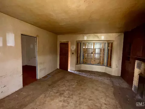301 A St, Taft, CA 93268 photo 12