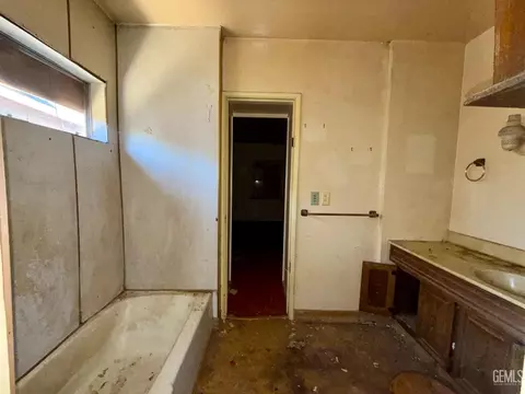 301 A St, Taft, CA 93268 photo 14