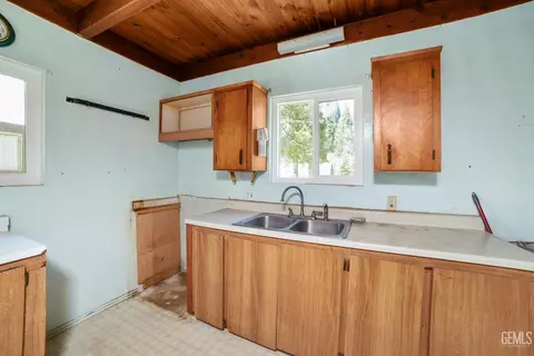Kitchen - 1249 Cedar Ave, Fish Camp, CA 93623 photo 2 of 2