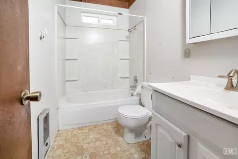 Bath - 1249 Cedar Ave, Fish Camp, CA 93623 photo 1 of 1